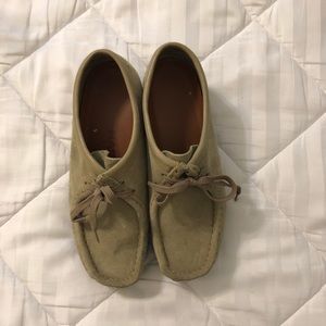clarks wallabees